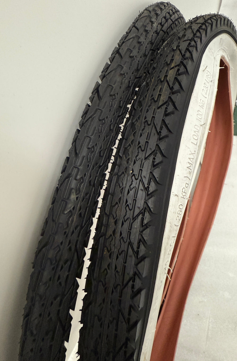 Wanda TR-WD-P123-26/24x2.125 White Wall Tire